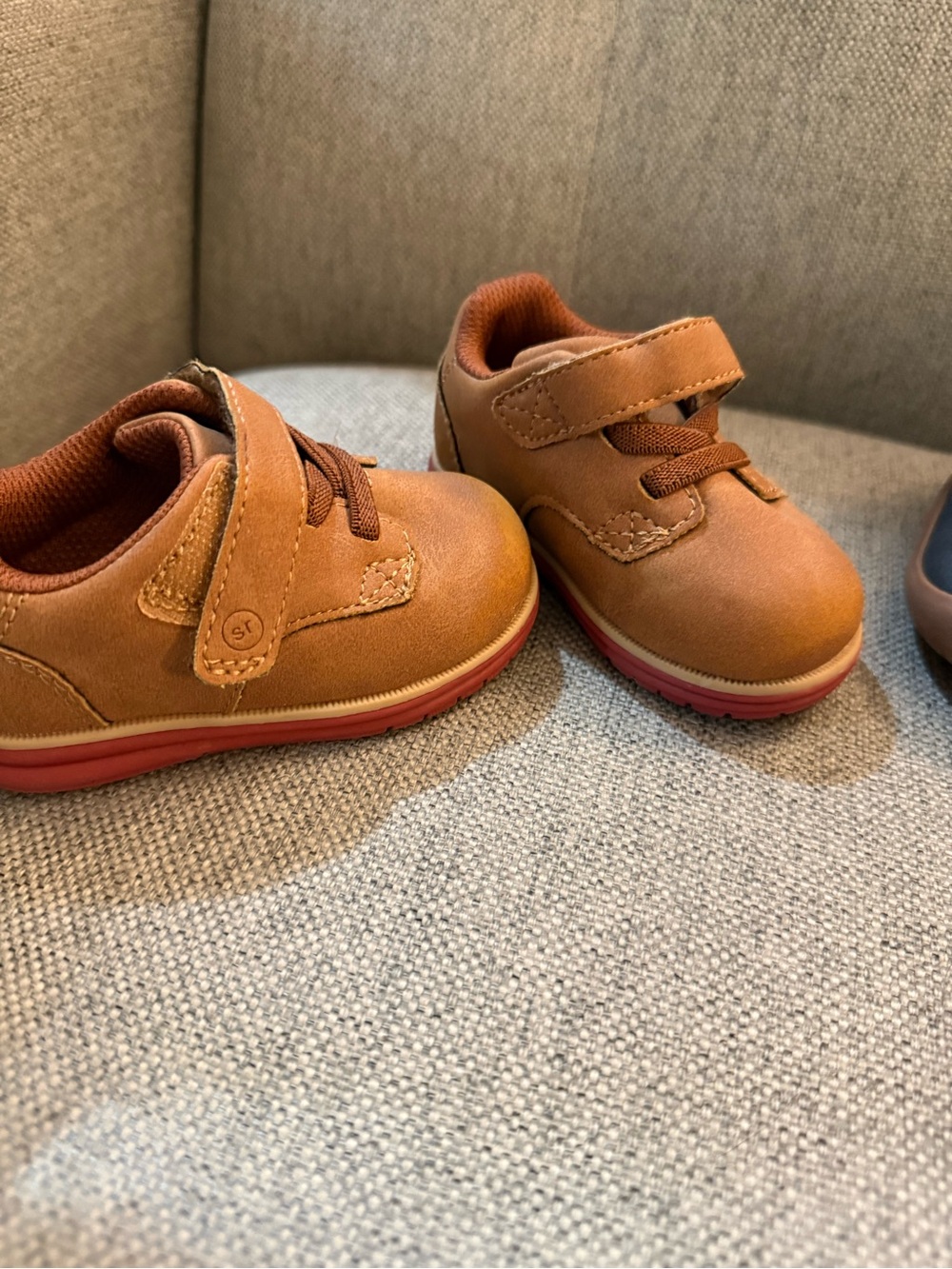 Stride Rite Size 4 - Picture 3 of 3
